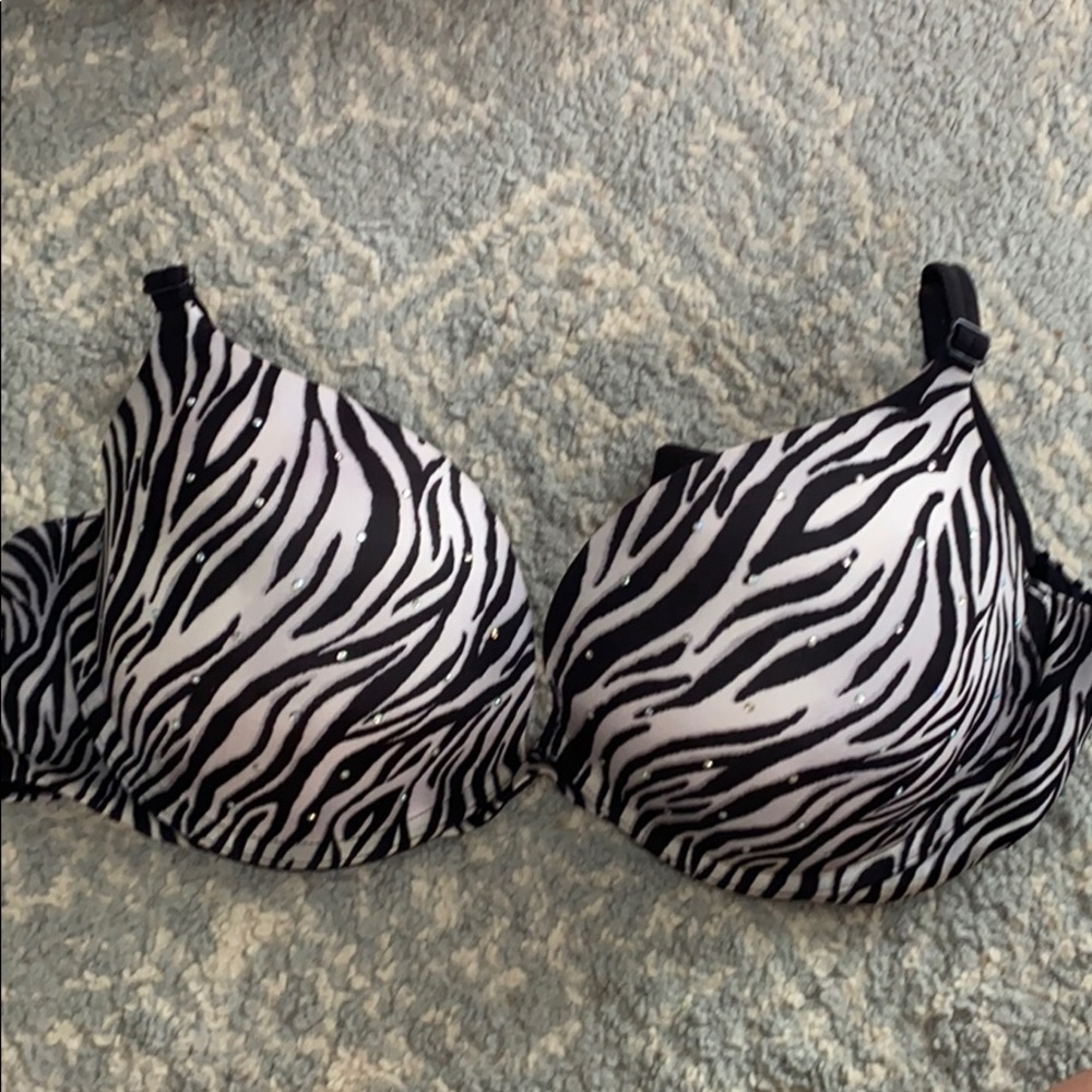 Victoria’s Secret zebra very sexy bra 36d